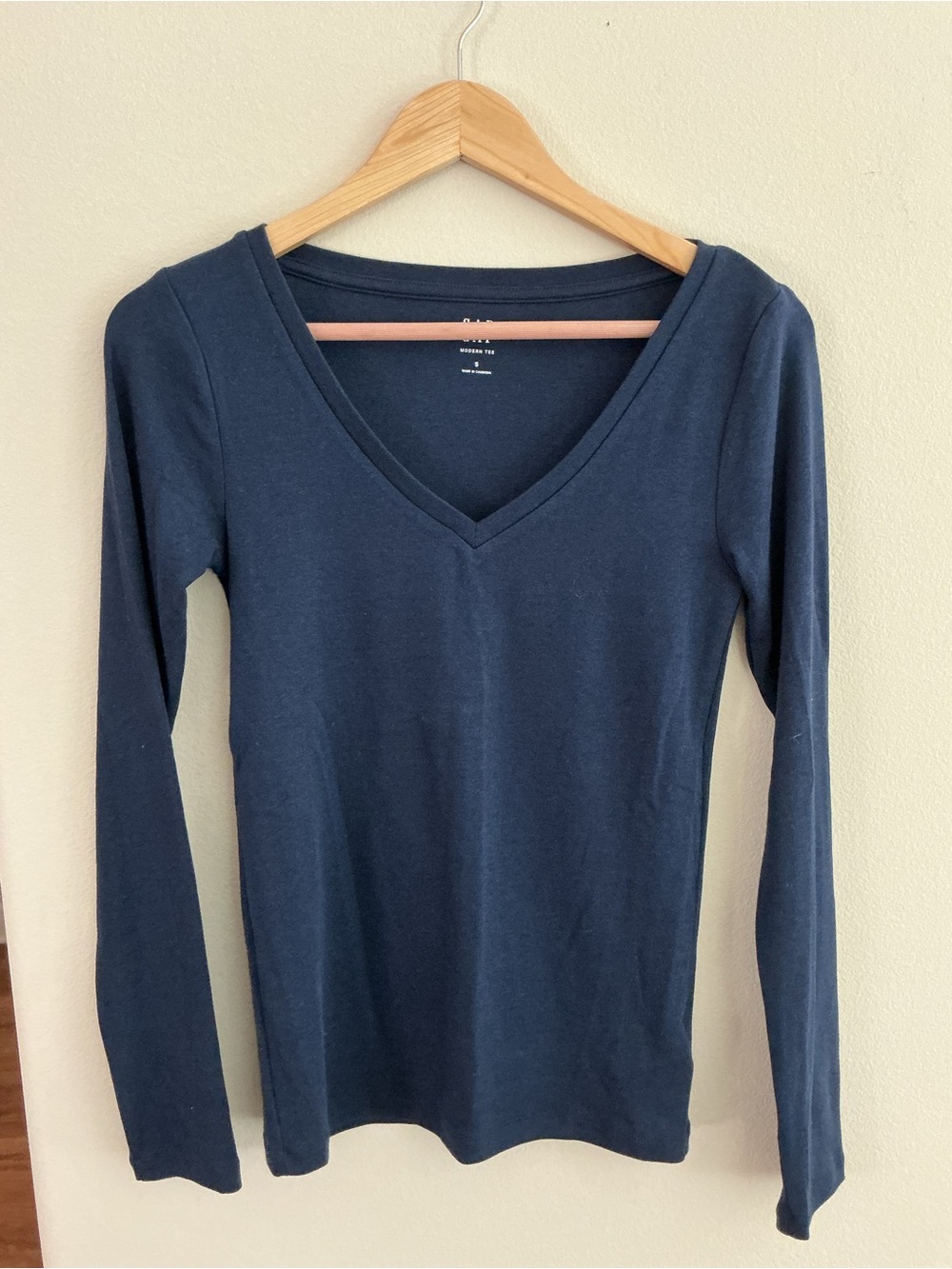 GAP Modern Tee Long Sleeve in Dark Navy Blue Small